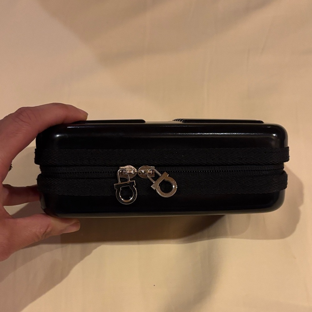 Salvatore Ferragamo Black travel clutch bag - Picture 2 of 9